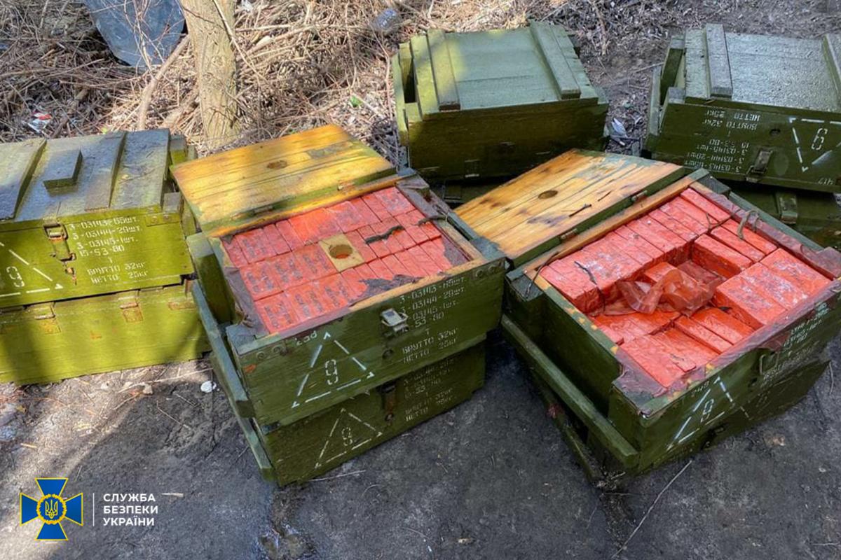 На Черниговщине задержаны прихвостни спецслужб РФ, которые имели много оружия / фото ssu.gov.ua На Черниговщине задержаны прихвостни спецслужб РФ, которые имели много оружия / фото ssu.gov.ua