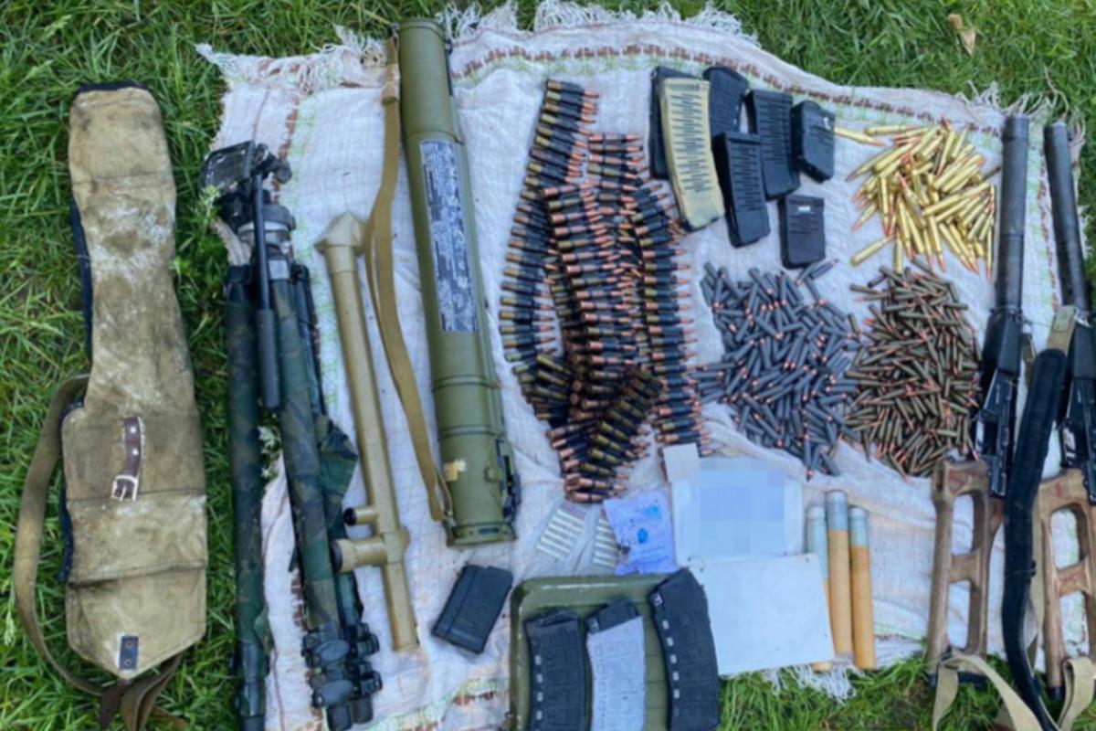 У Чернігівській області затримали посіпак спецслужб РФ, які мали багато зброї / фото ssu.gov.ua У Чернігівській області затримали посіпак спецслужб РФ, які мали багато зброї / фото ssu.gov.ua