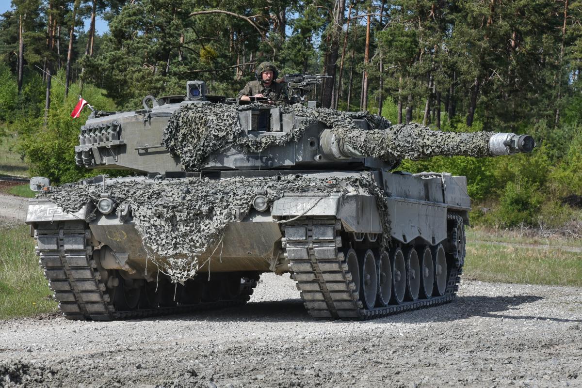 Leopard 2A4 tank / US Army photo