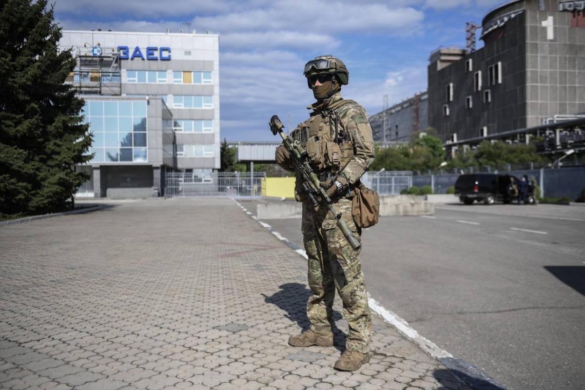 Окупанти намагаються підштовхнути українців до отримання російських паспортів / фото Telegram Окупанти намагаються підштовхнути українців до отримання російських паспортів / фото Telegram