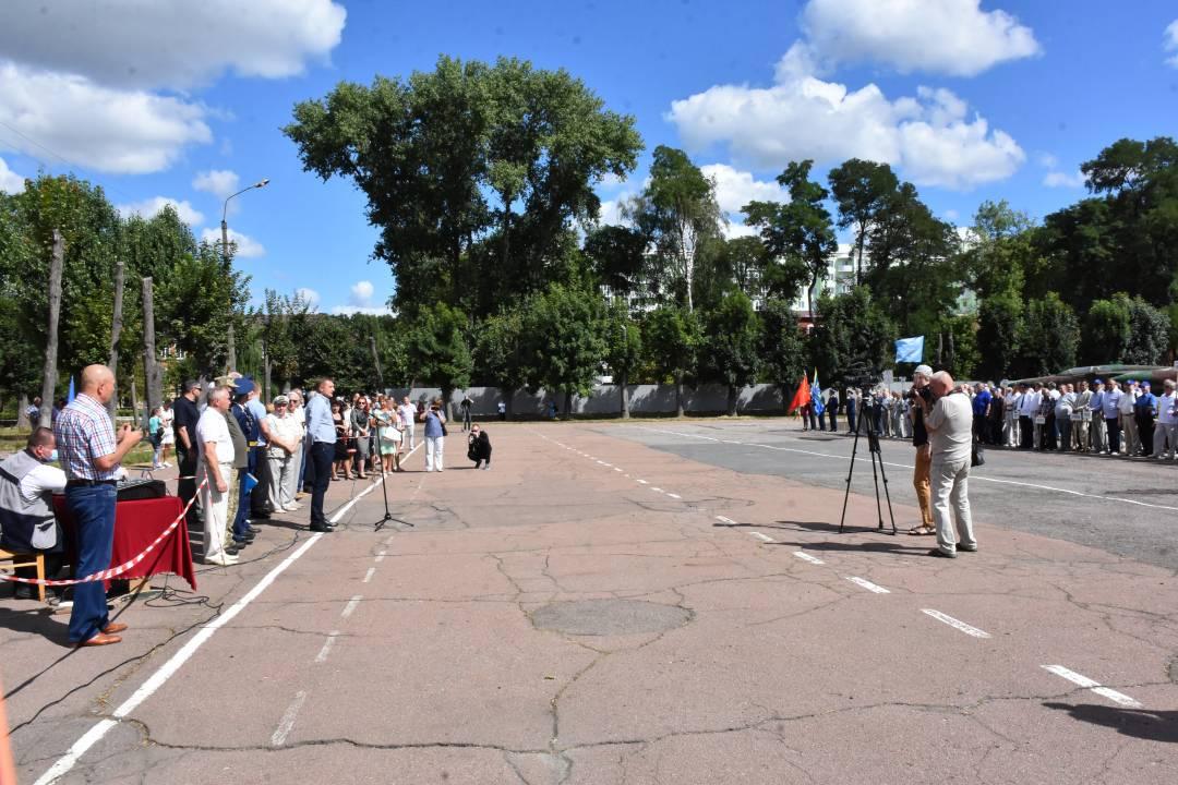 Щороку в серпні в Чернігові проходила традиційна зустріч випускників ЧВВАУЛ / фото chernigiv-rada.gov.ua