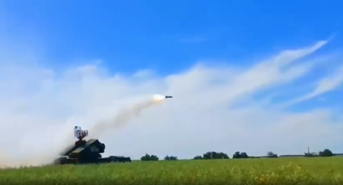 Украинский ЗРК "Оса" уничтожил вражеский беспилотник на Запорожье / Скриншот Украинский ЗРК "Оса" уничтожил вражеский беспилотник на Запорожье / Скриншот