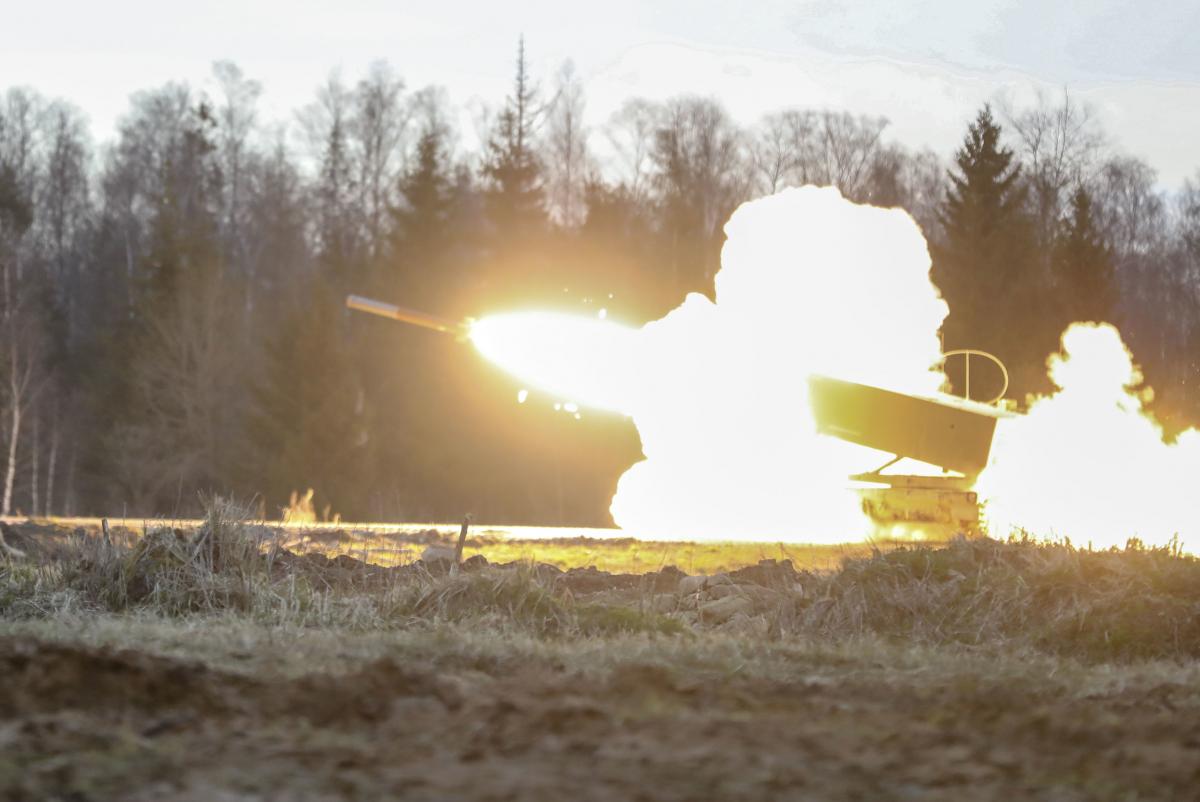 Залужный показал видео «работы» M270 MLRS на передовой / фото US Army Залужный показал видео «работы» M270 MLRS на передовой / фото US Army