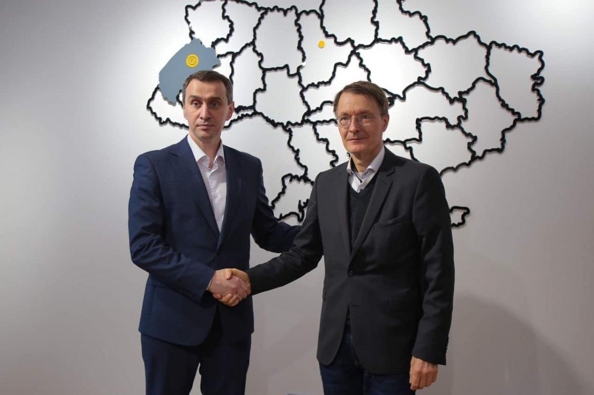 Немецкий и украинский министр здравоохранения застряли в лифте / фото facebook.com/viktor.liashko