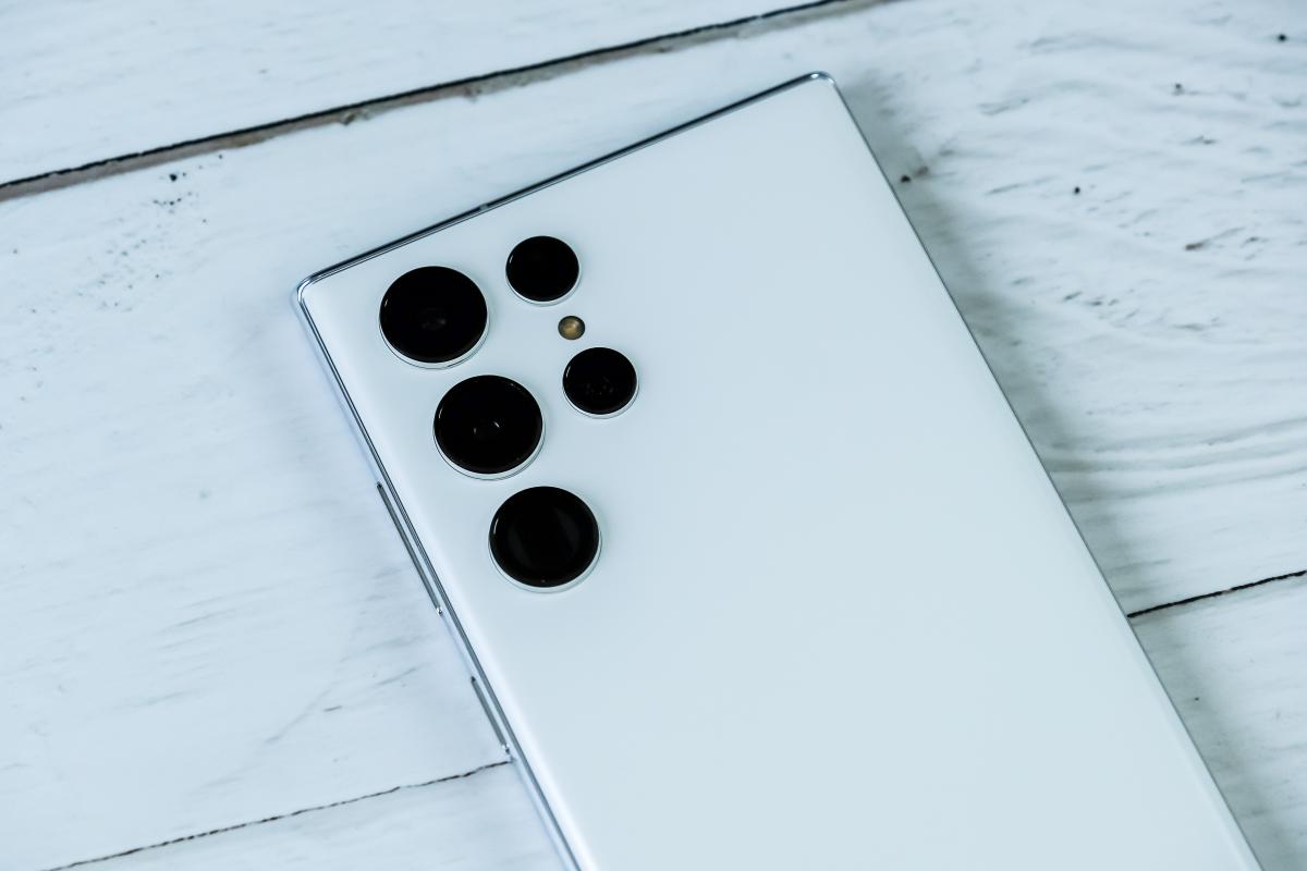 Galaxy S22 Ultra визнаний кращим фотофлагманом 2022 року / фото ua.depositphotos.com