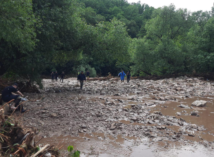 На Тернопольщине машину снесло в реку, есть три жертвы / фото Главное управление ГСЧС Украины в Тернопольской области