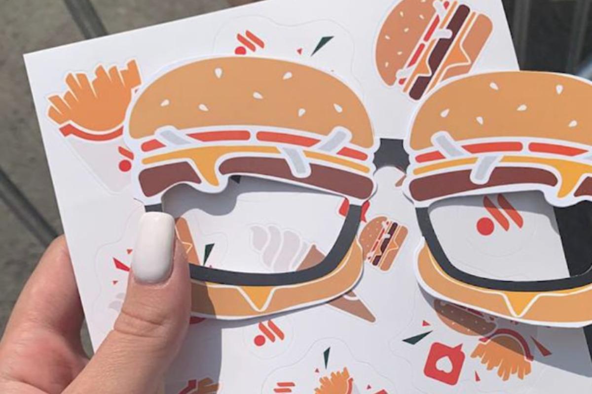 В Москве вместо McDonald’s теперь работает новый ресторан быстрого питания / фото t.me/breakingmash В Москве вместо McDonald’s теперь работает новый ресторан быстрого питания / фото t.me/breakingmash