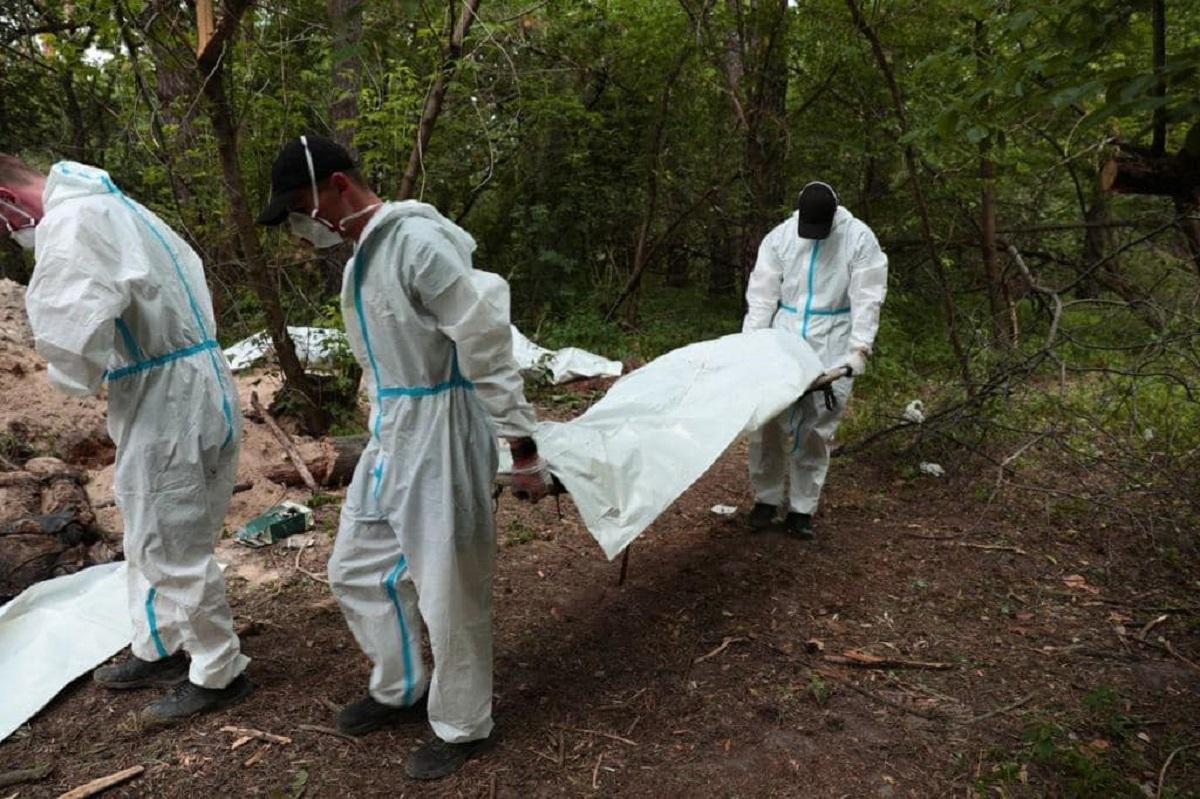 На Киевщине обнаружили еще одно массовое захоронение мирных жителей / фото Андрей Небытов На Киевщине обнаружили еще одно массовое захоронение мирных жителей / фото Андрей Небытов
