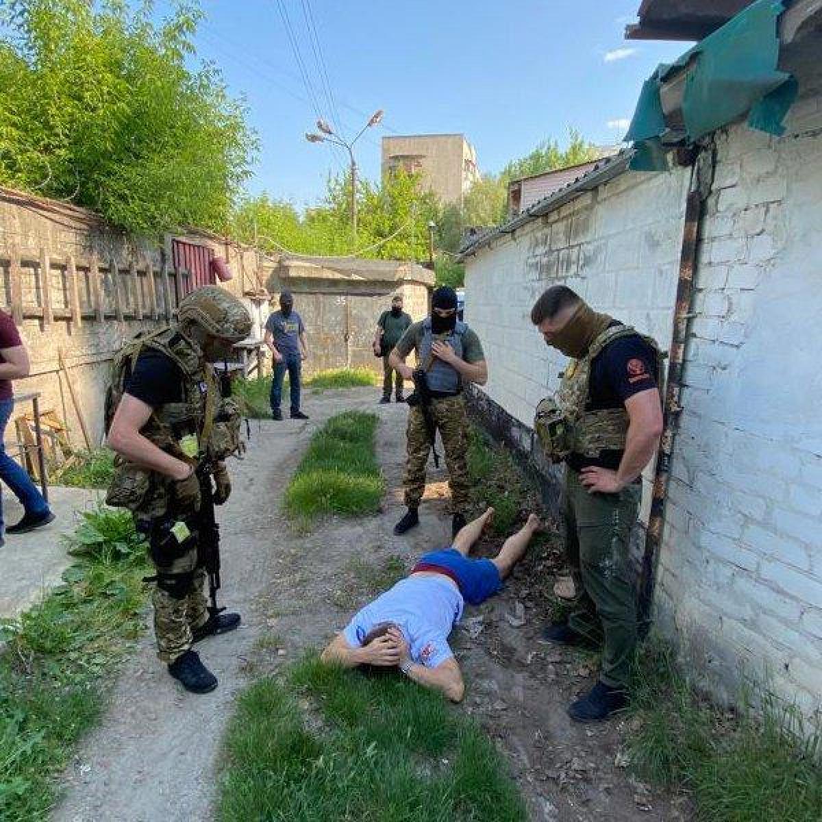 Шахрая затримали правоохоронці / фото facebook.com / kyiv.gp.gov.ua Шахрая затримали правоохоронці / фото facebook.com / kyiv.gp.gov.ua