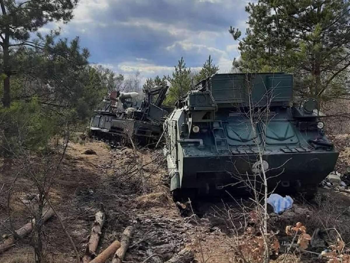 Оккупанты поснимали с боевых машин "Тор-М2У" блоки управления / фото ГУР Оккупанты поснимали с боевых машин "Тор-М2У" блоки управления / фото ГУР