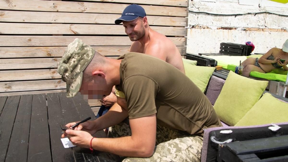 Військові проводять рейд на пляжі в Одесі / Суспільне Одеса Військові проводять рейд на пляжі в Одесі / Суспільне Одеса