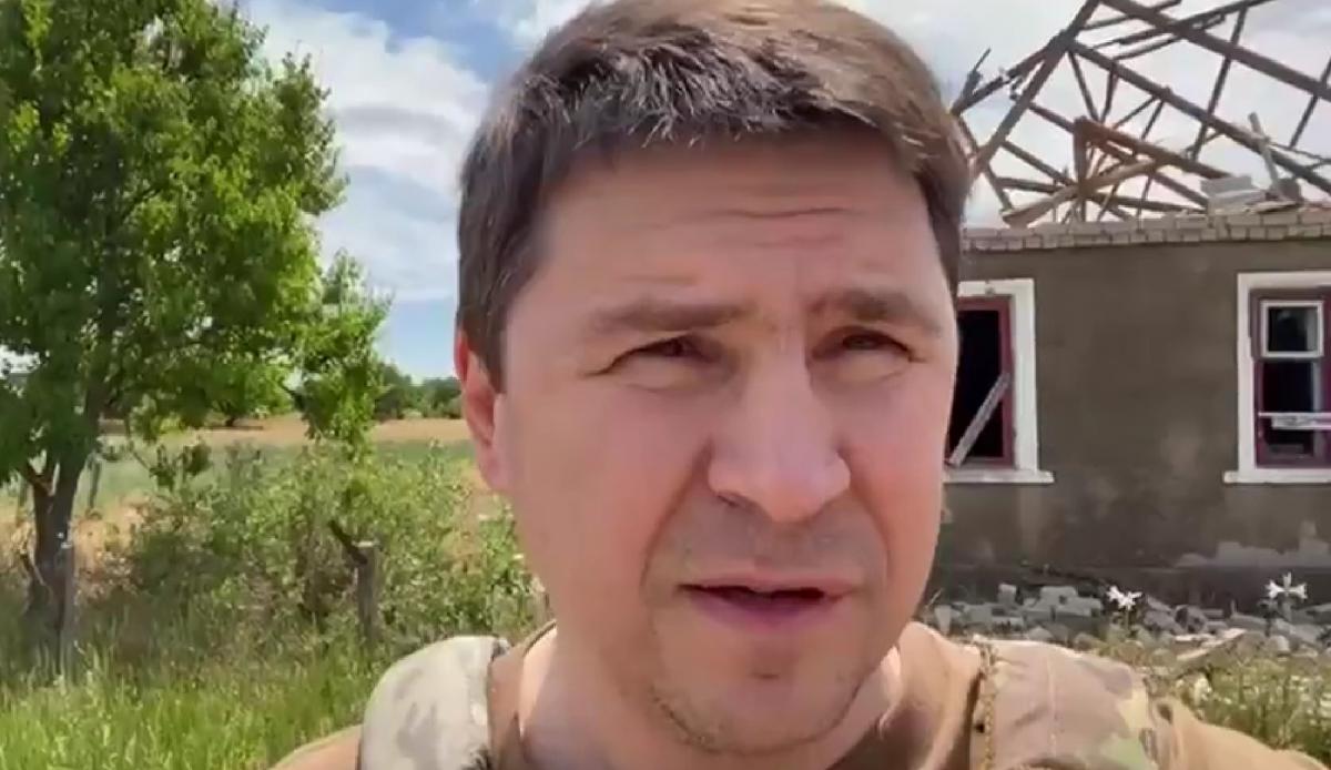 Подоляк відвідав Херсонську область і показав села-примари / скріншот Подоляк відвідав Херсонську область і показав села-примари / скріншот