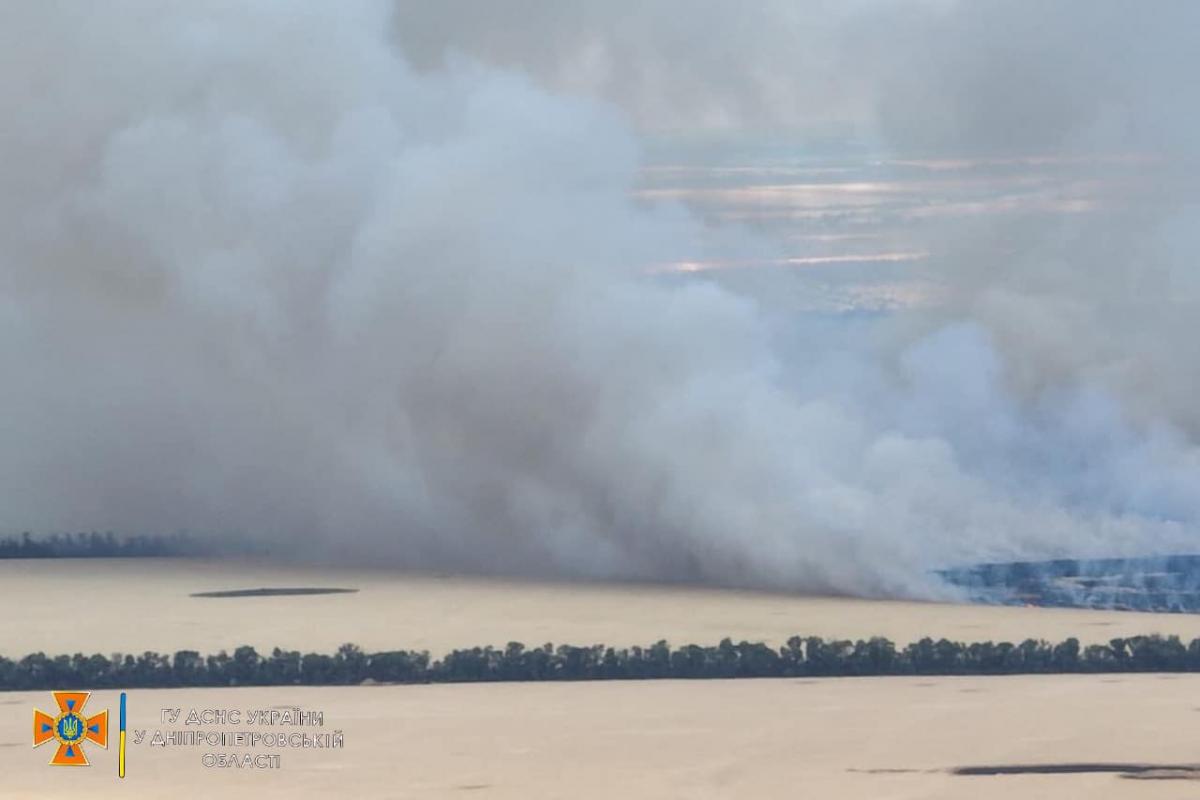 На Дніпропетровщині загоріось пшеничне поле \ ГУ ДСНС у Дніпропетровській області На Дніпропетровщині загоріось пшеничне поле \ ГУ ДСНС у Дніпропетровській області