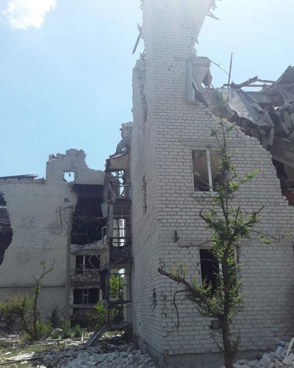 Российские военные продолжают уничтожать дома простых украинцев / фото Телеграм-канал Сергея Гайдая