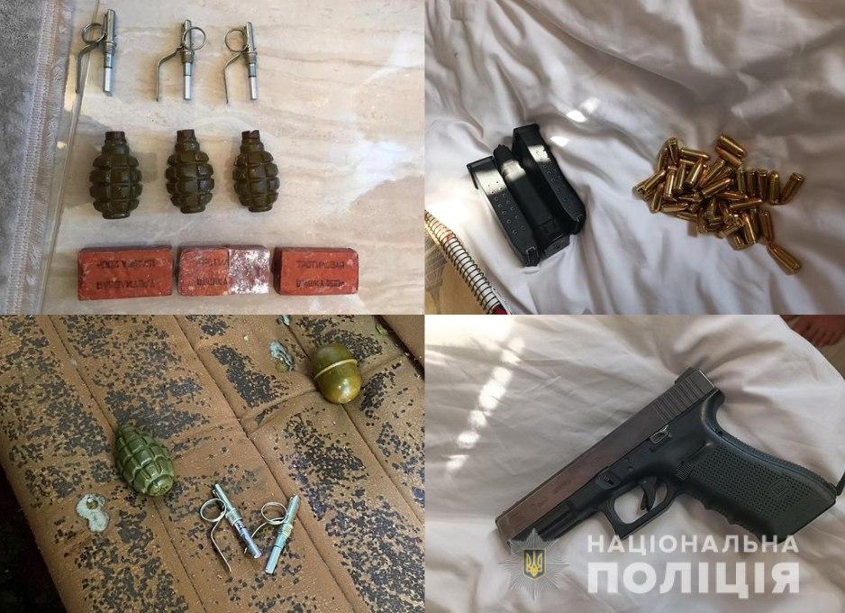 У злочинців вилучили цілий арсенал зброї \ фото Нацполіція У злочинців вилучили цілий арсенал зброї \ фото Нацполіція