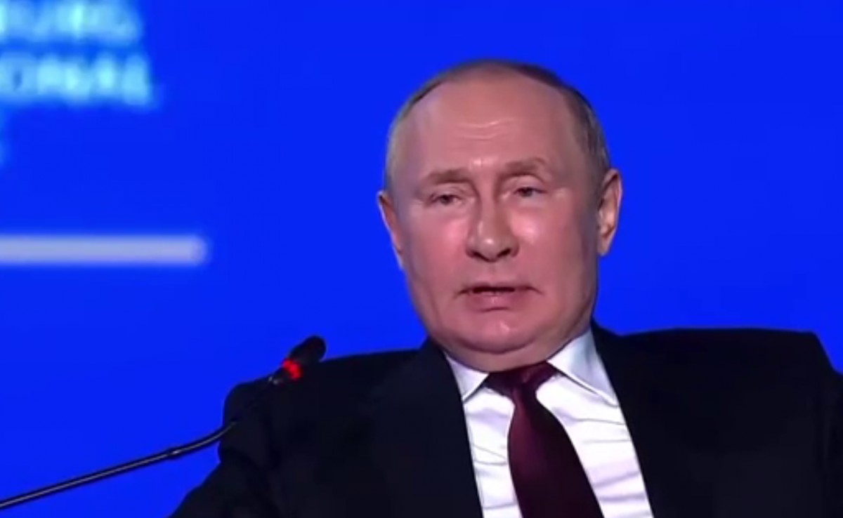Лицо Путина становится надутым, отметил пластический хирург / скриншот