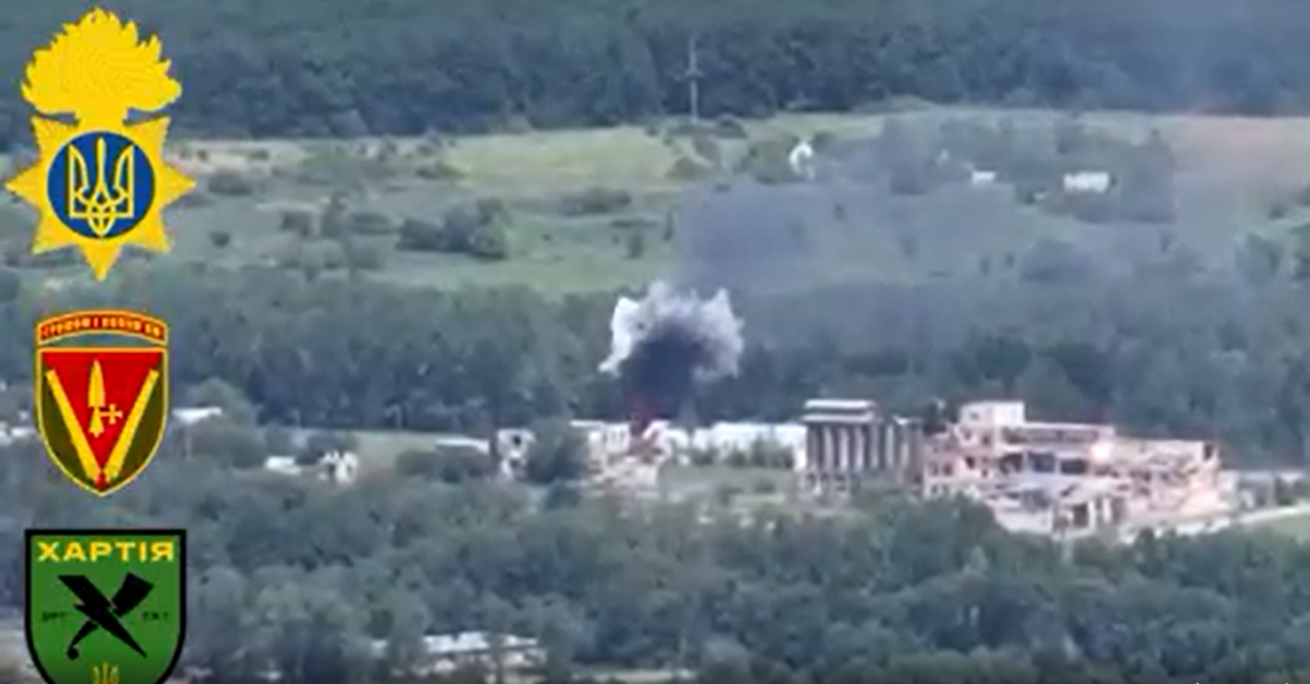 ЗСУ знищили замасковані позиції окупантів на Харківщині / Скріншот ЗСУ знищили замасковані позиції окупантів на Харківщині / Скріншот