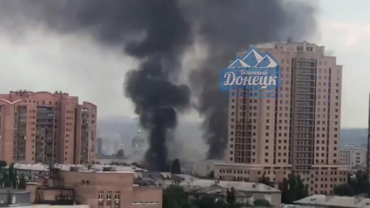 Місцеві повідомляють про вибухи на складах боєприпасів російських окупантів / скріншот Місцеві повідомляють про вибухи на складах боєприпасів російських окупантів / скріншот