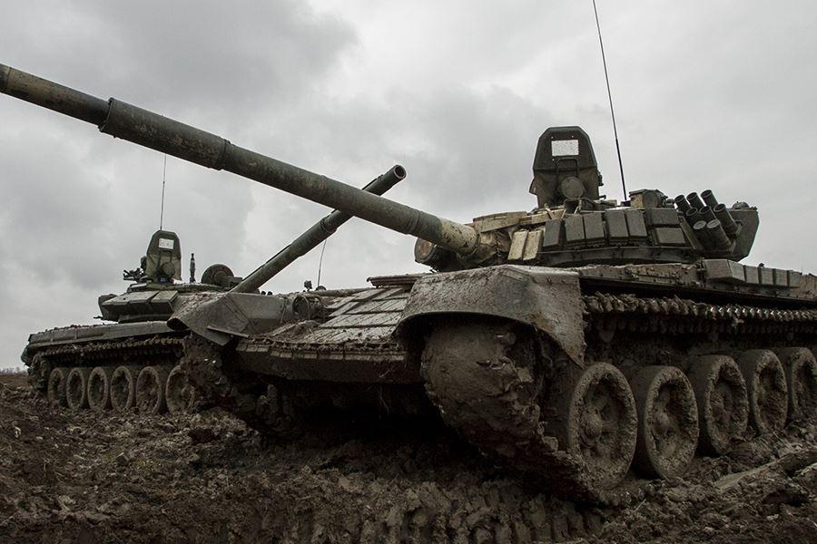 Танк Т-72Б3 с блоками динамической защиты / фото Министерство обороны РФ Танк Т-72Б3 с блоками динамической защиты / фото Министерство обороны РФ