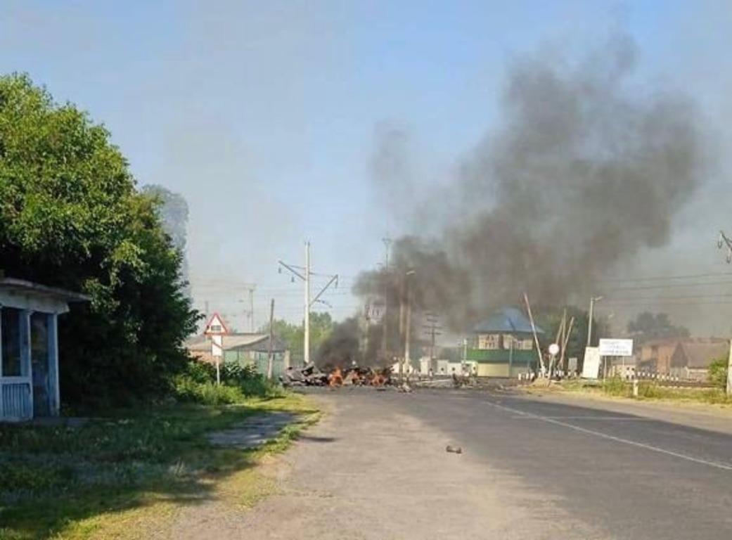A military car caught fire in the Poltava region / photo t.me/DMYTROLUNIN/2552