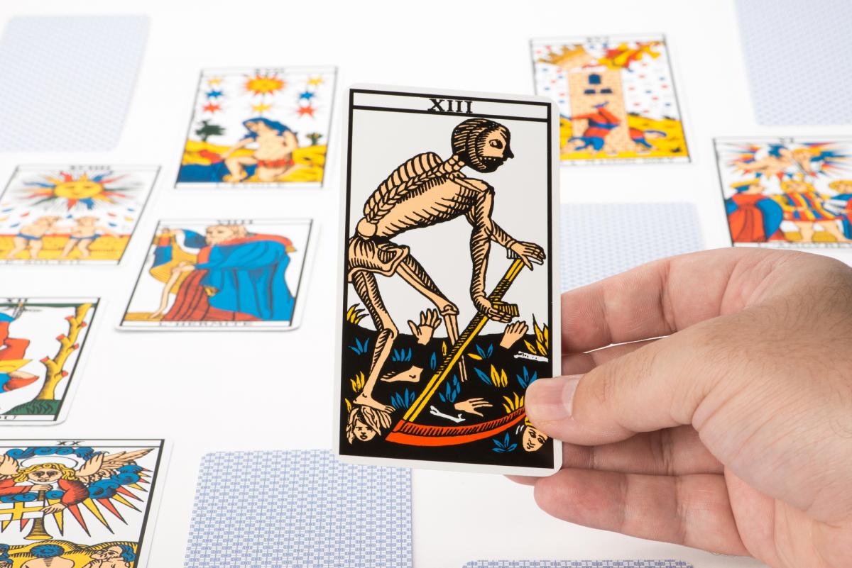 Tarot cards promise Gemini a surge of strength and energy / photo ua.depositphotos.com
