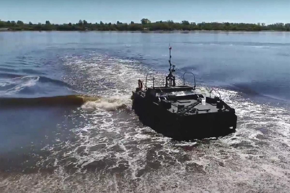 На залізничних платформах, зокрема, помітили 2 катери БМК-130 / скріншот з відео На залізничних платформах, зокрема, помітили 2 катери БМК-130 / скріншот з відео