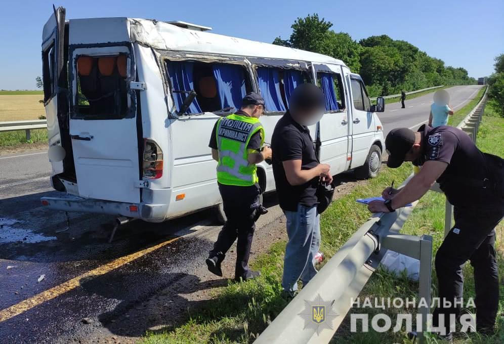 A minibus with passengers overturned in the Odessa region / photo by the National Police