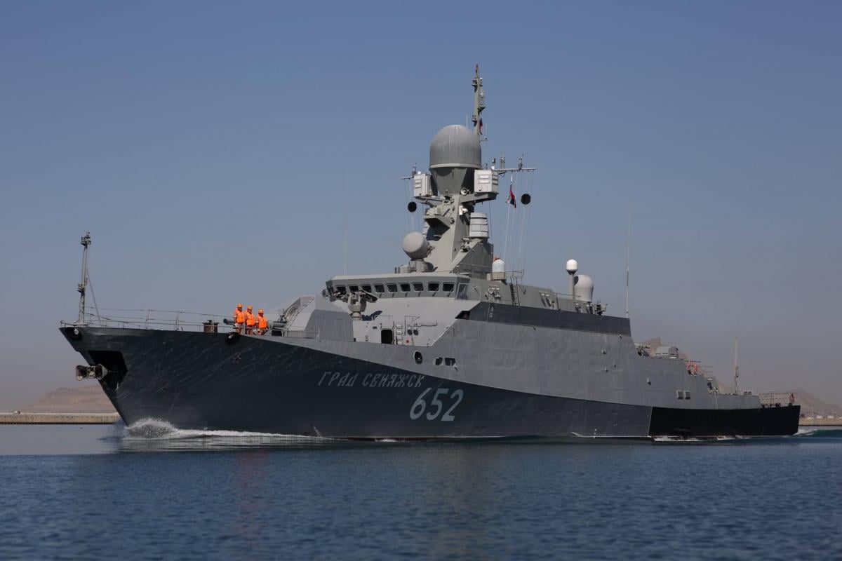 Вперше в історії: Україна атакувала бойовий корабель РФ FPV-дронами, - Defense Express Вперше в історії: Україна атакувала бойовий корабель РФ FPV-дронами, - Defense Express