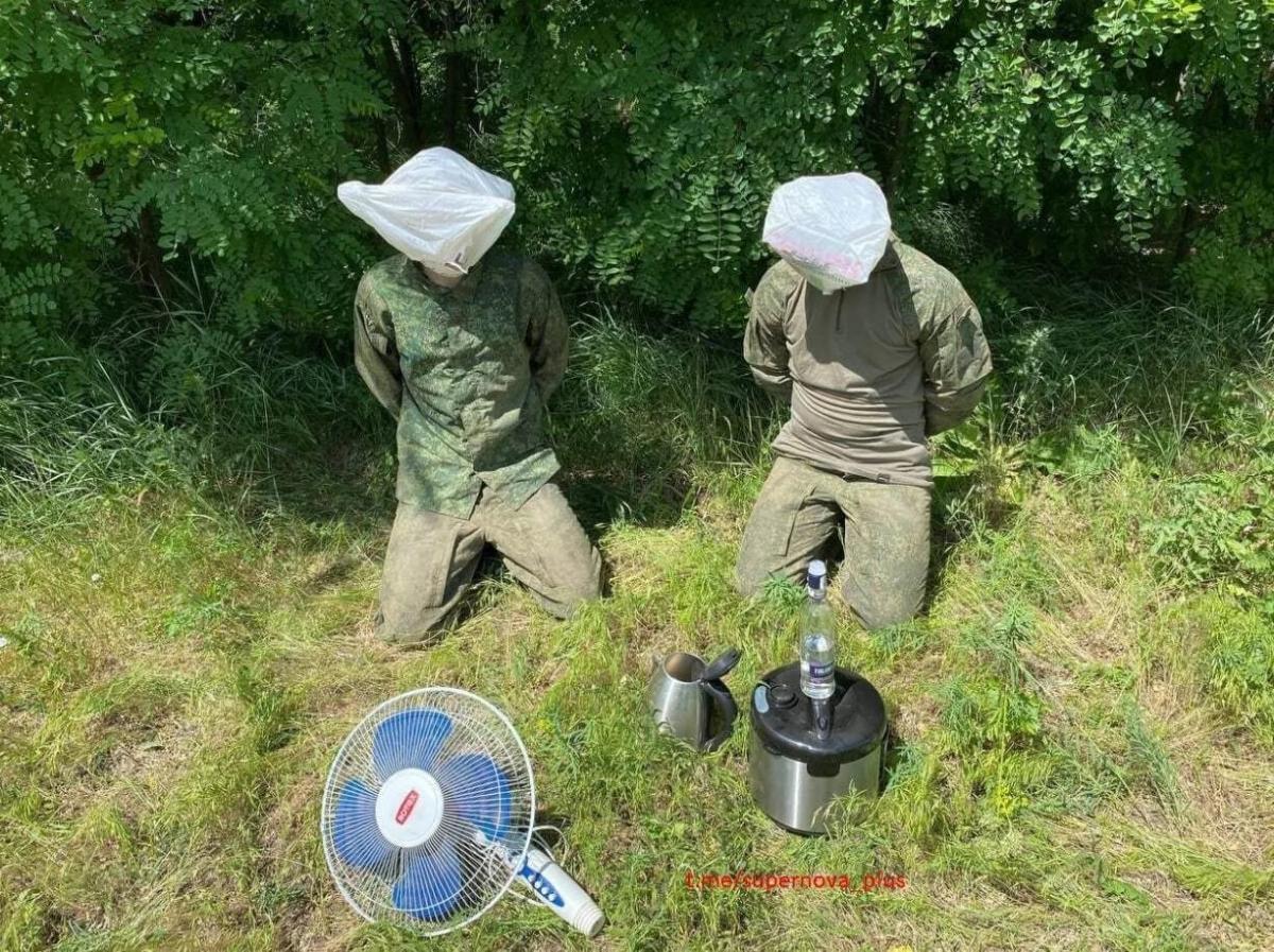 ЗСУ захопили в полон окупантів-мародерів / фото t.me/supernova_plus ЗСУ захопили в полон окупантів-мародерів / фото t.me/supernova_plus
