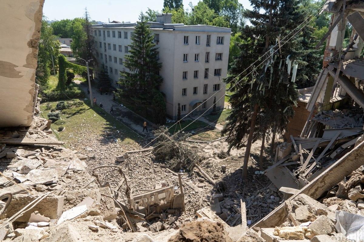 Наслідки обстрілу центру Харкова / фото УНІАН, Андрій Марієнко Наслідки обстрілу центру Харкова / фото УНІАН, Андрій Марієнко