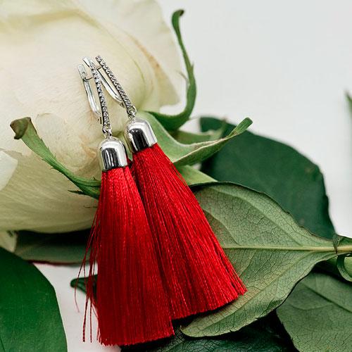 Tassel earrings / Photo - instagram.com