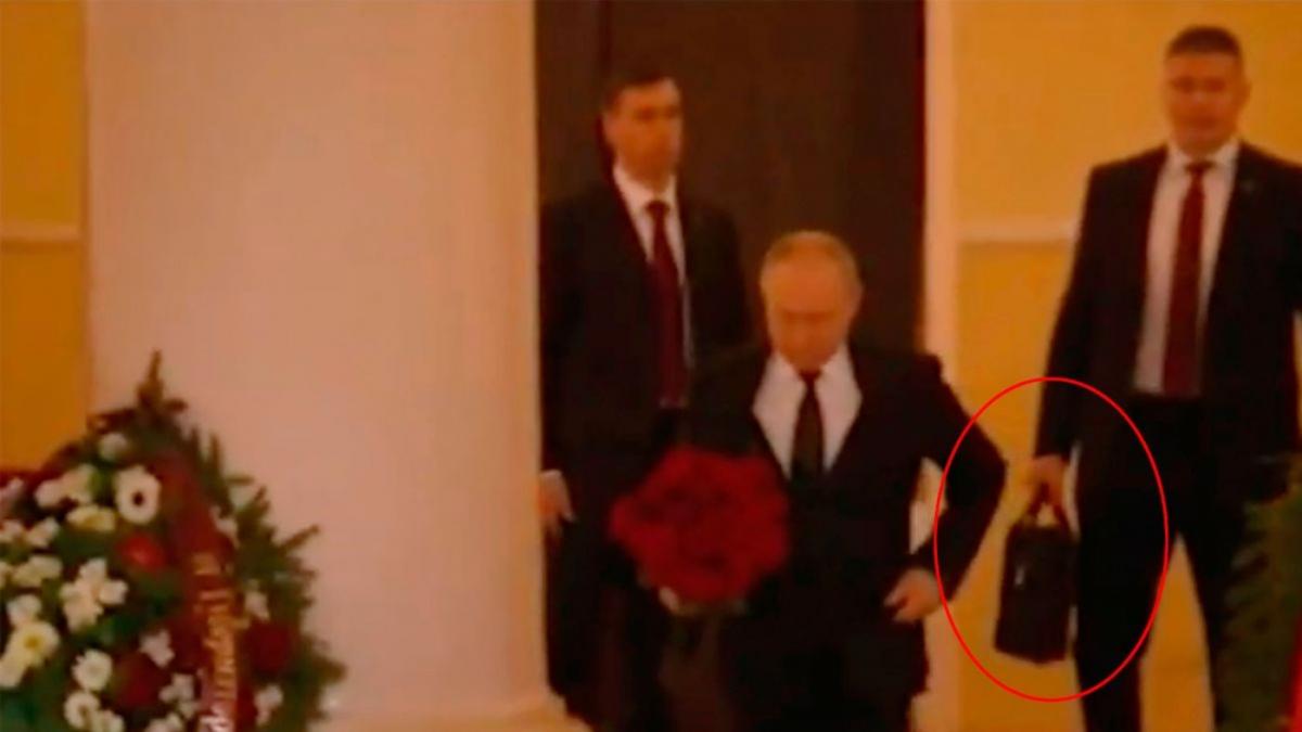 Vladimir Putin with security / screenshot