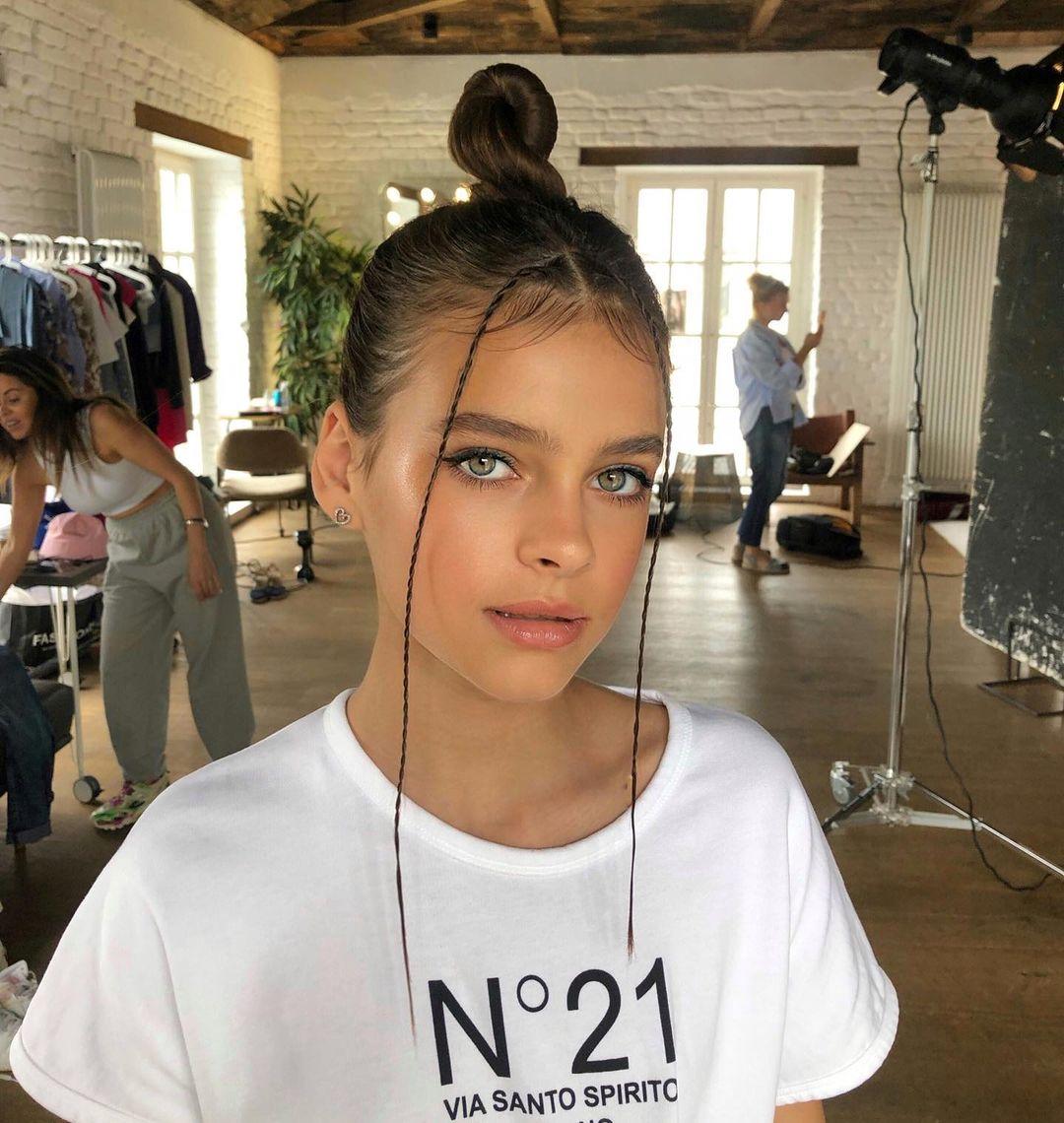 Прическа на лето 2022 / instagram.com/katerinochka13_mua Прическа на лето 2022 / instagram.com/katerinochka13_mua