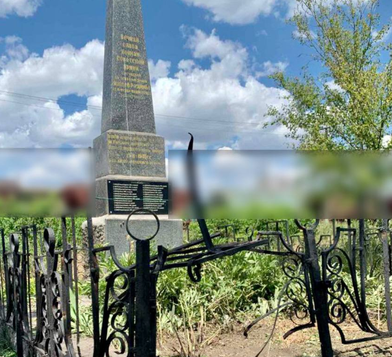 В Николаеве из-за обстрела, совершенного противником, повреждена могила советских солдат / фото t.me/senkevichonline