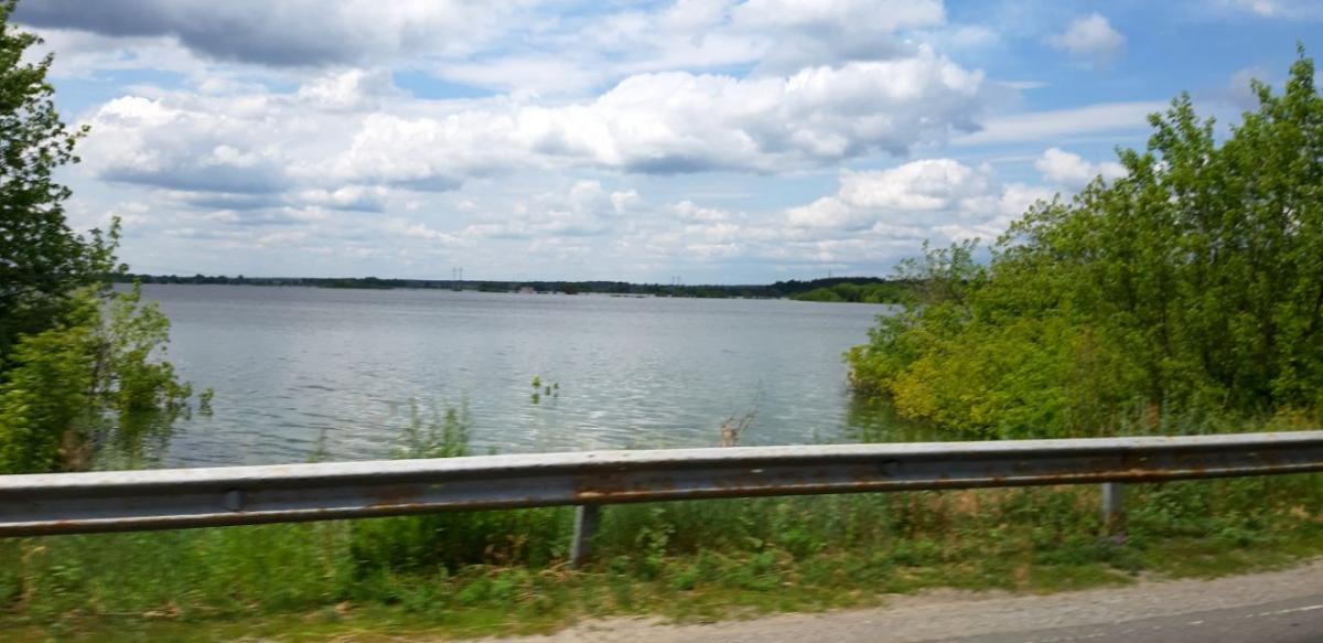 Розлита річка Ірпінь підібралась вже впритул до дороги і мостів / фото Ганна Бредіхіна Розлита річка Ірпінь підібралась вже впритул до дороги і мостів / фото Ганна Бредіхіна