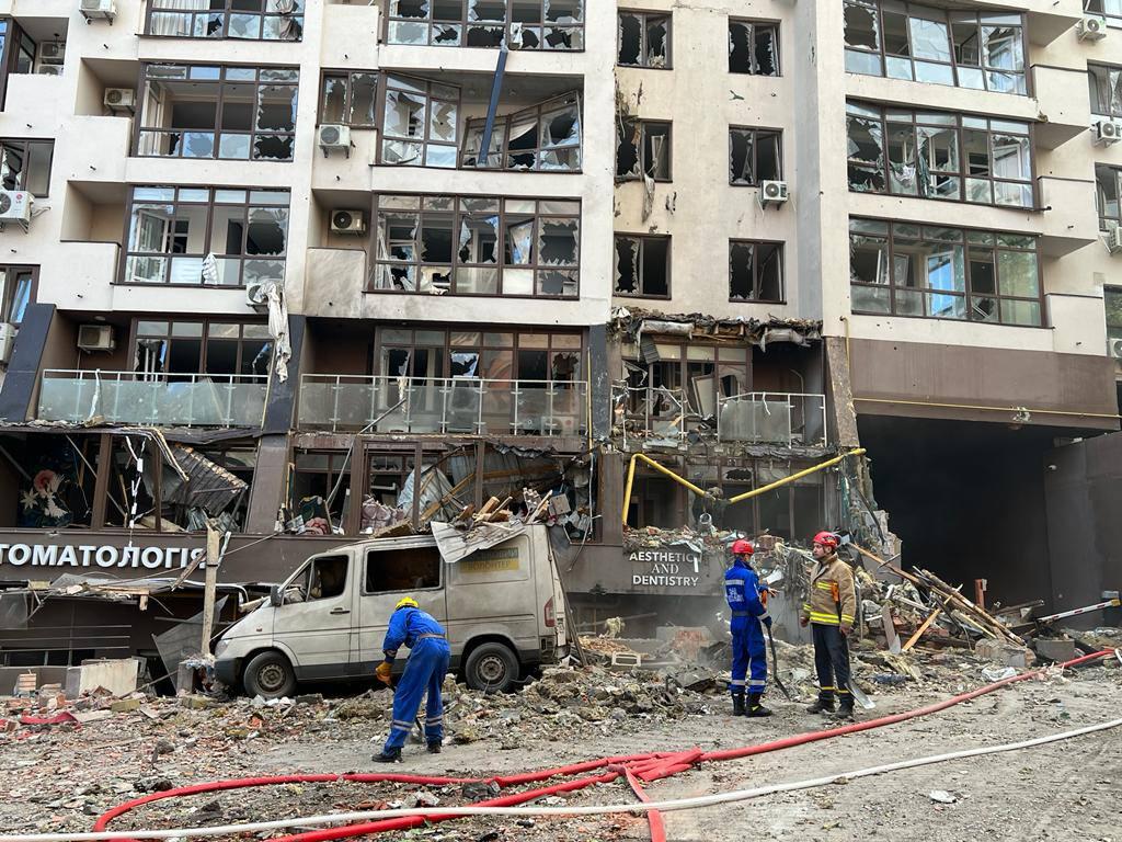 Из-под завалов дома в Киеве пытаются вытащить россиянку / фото Виталий Кличко в Telegram