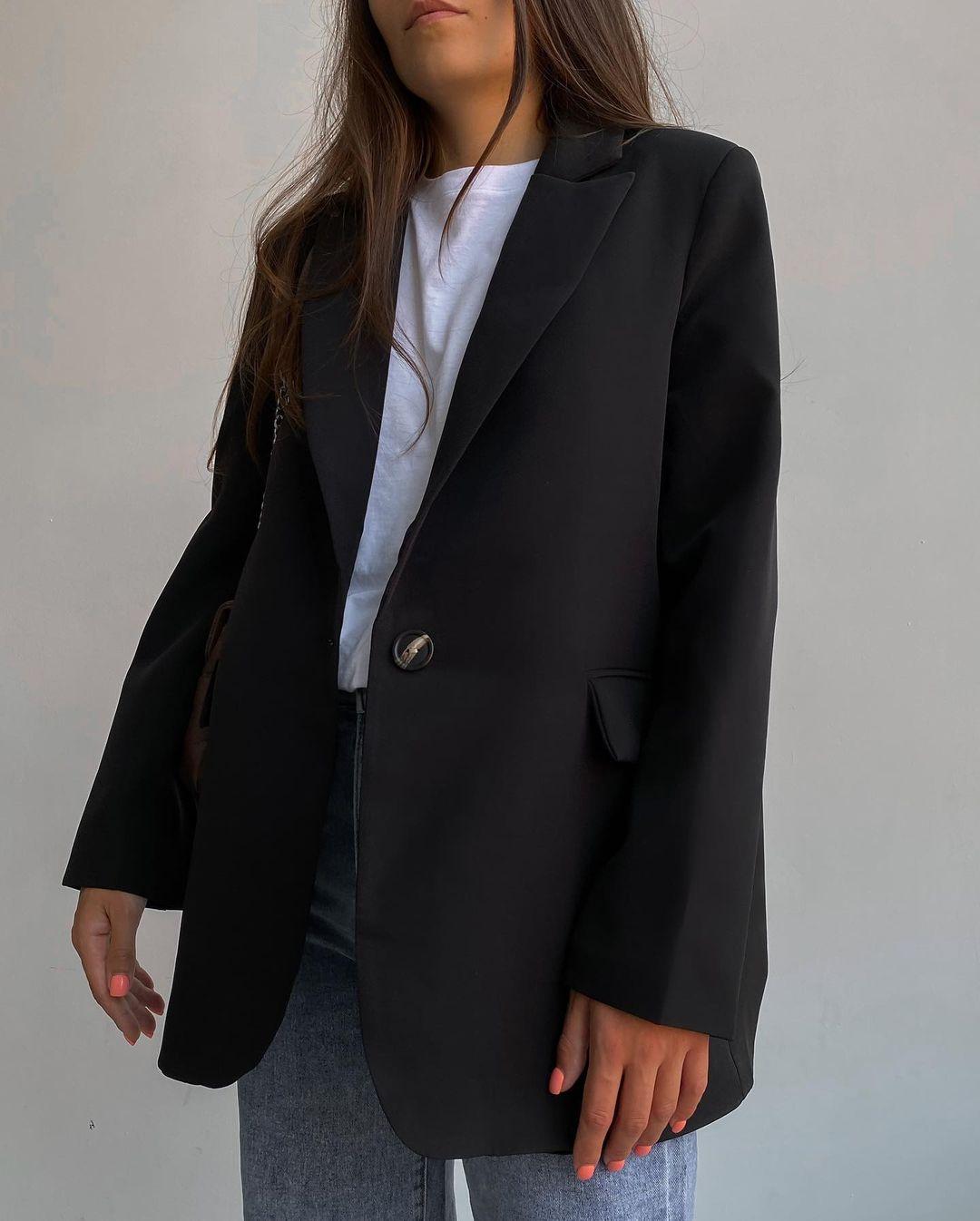 Черный пиджак 2022 / instagram.com/shop_to_shop Черный пиджак 2022 / instagram.com/shop_to_shop