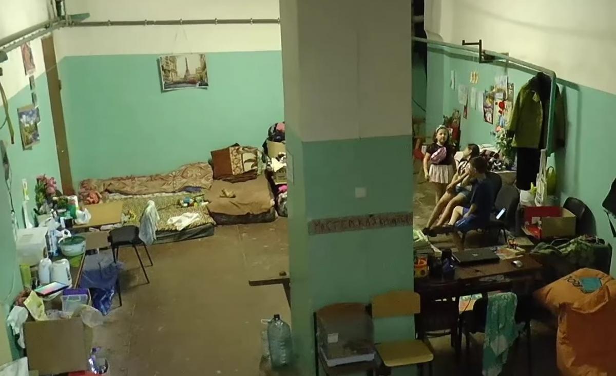 Некоторые жители Харькова с февраля еще ни разу не выходили из бомбоубежища / скриншот