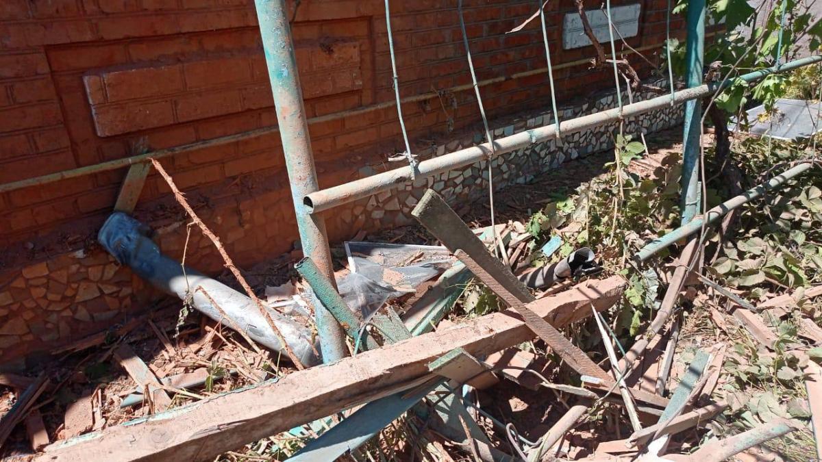 Результат обстрілів рашистів/ фото Печенізький селищний голова Олександр Гусаров Результат обстрілів рашистів/ фото Печенізький селищний голова Олександр Гусаров