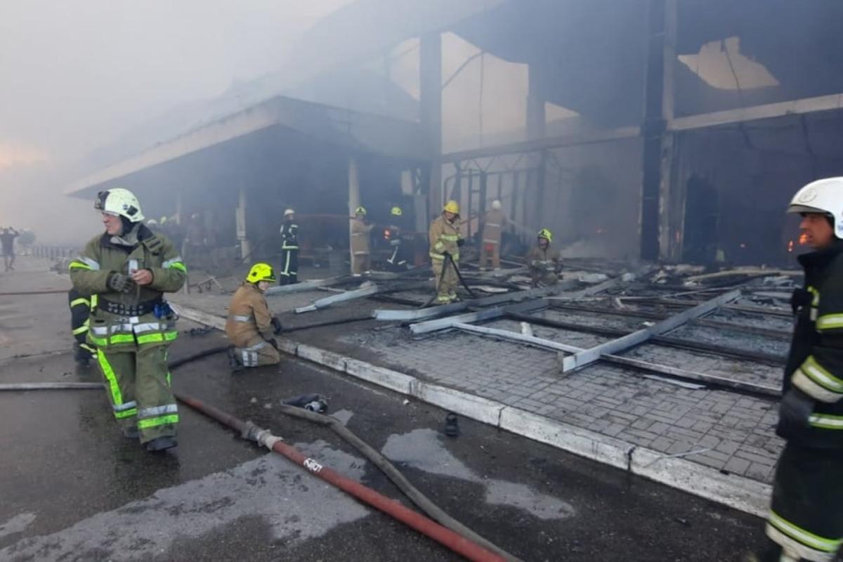 Олексій Арестович назвав мотив ракетного удару РФ по ТРЦ у Кременчуці / фото ДСНС