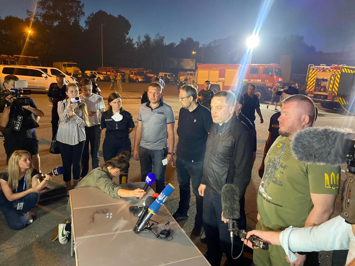 Денис Монастирський відвідав Кременчук, який постраждав внаслідок ракетного удару Росії / фото УНІАН / Олег Булашев Денис Монастирський відвідав Кременчук, який постраждав внаслідок ракетного удару Росії / фото УНІАН / Олег Булашев