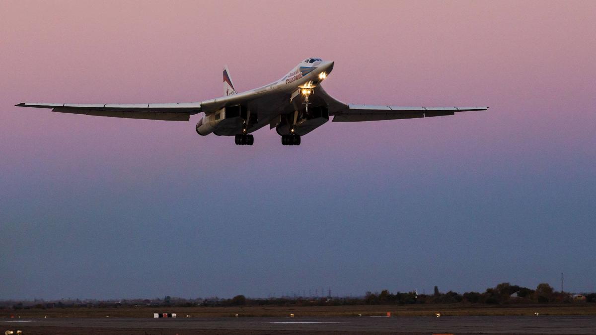 В России заявили о новых ракетах Х-БД для Ту-160 / фото ОАК В России заявили о новых ракетах Х-БД для Ту-160 / фото ОАК