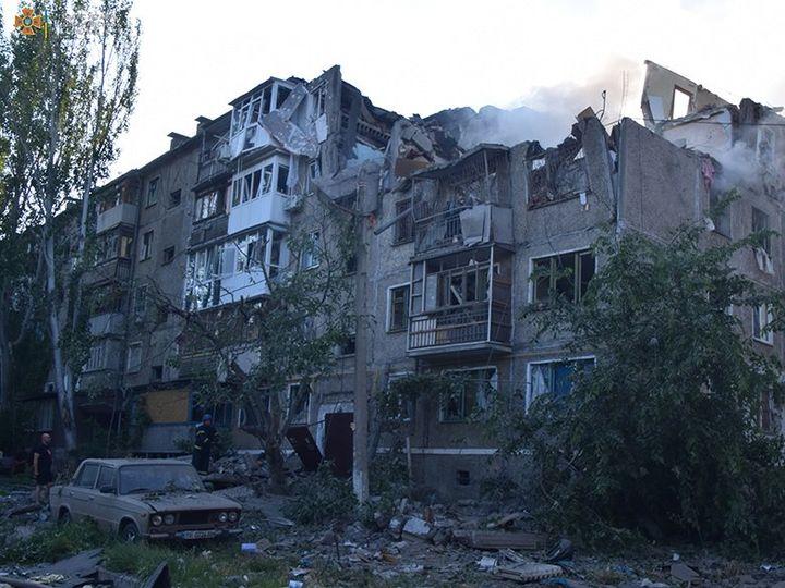 Одну з ворожих ракет було збито / фото ДСНС Одну з ворожих ракет було збито / фото ДСНС