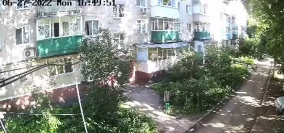 За секунду до вибуху / Скріншот запису з камери відеоспостереження