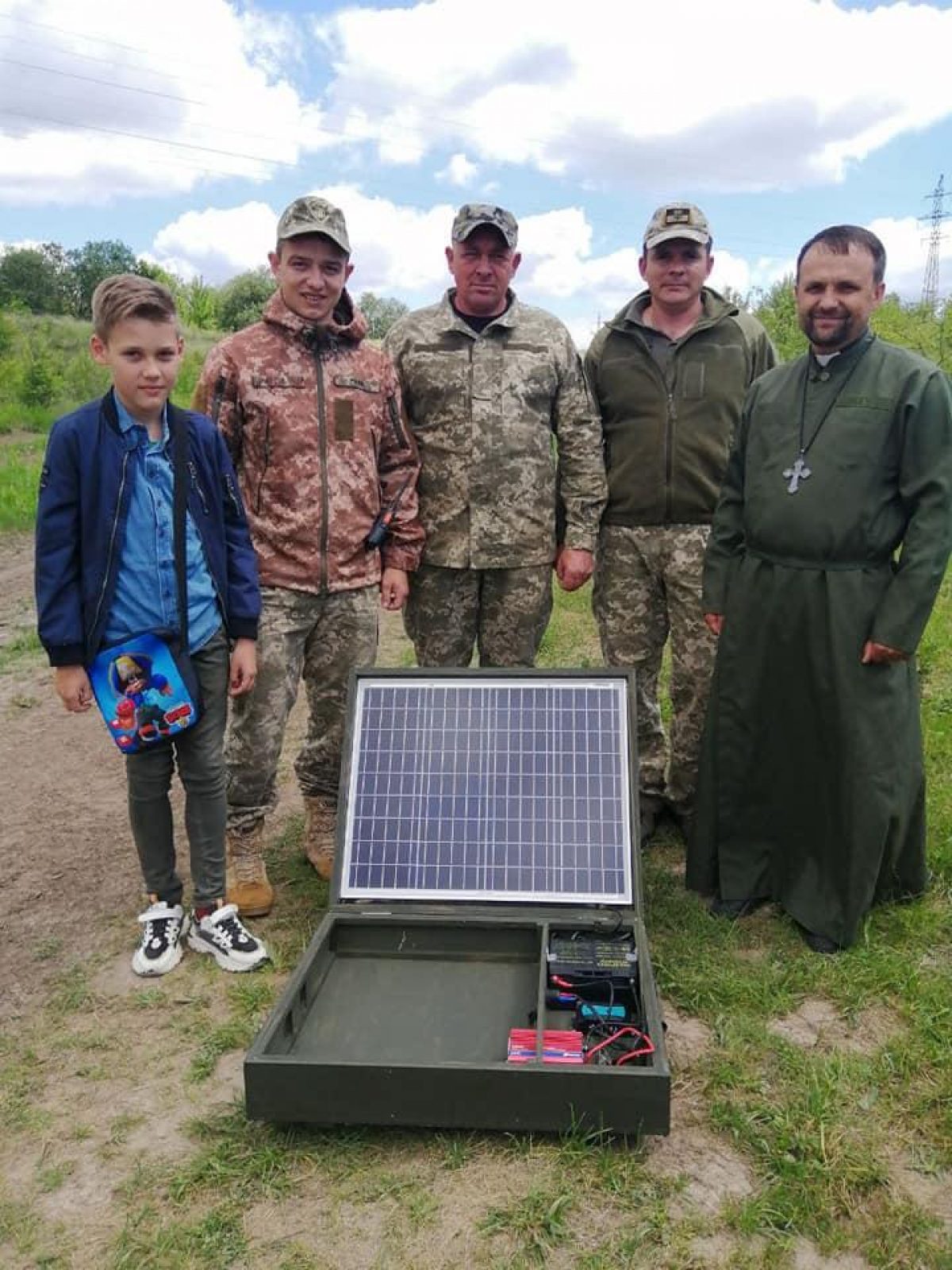Фото 10-річний хлопець придбав для ЗСУ зарядний пристрій на сонячній батареї 15 червня 2022