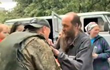 В Лимане священник-коллаборант благословлял оккупантов, которые разрушили его дом (фото)