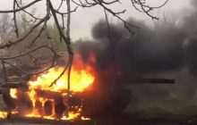 "Можно смотреть вечно": украинские пограничники эффектно сожгли российский танк (видео)