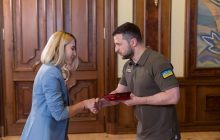 Журналісти ТСН отримали державні нагороди від Президента до Дня журналіста