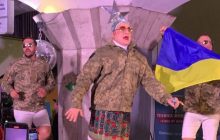 Данилко в образі Сердючки у військовій формі заспівав у метро для військових (відео)