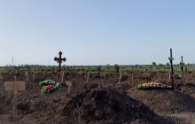 Замість імен – номера: журналісти показали на відео величезну братську могилу в Маріуполі